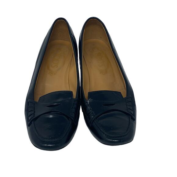 TODS Woman's Size 6 EU 36.5 Shiny Black Penny Loafers Kitten Heels Slip On Shoes - Picture 1 of 10